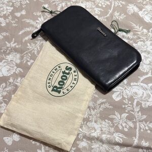 Roots Black Leather Zip Around Wallet
